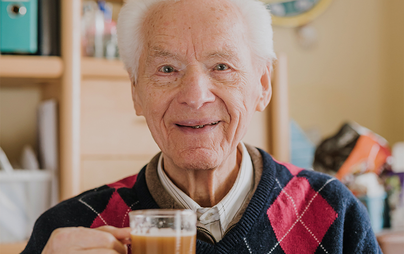 Cuidados domiciliares em Itajaí: é seguro um idoso morar sozinho?